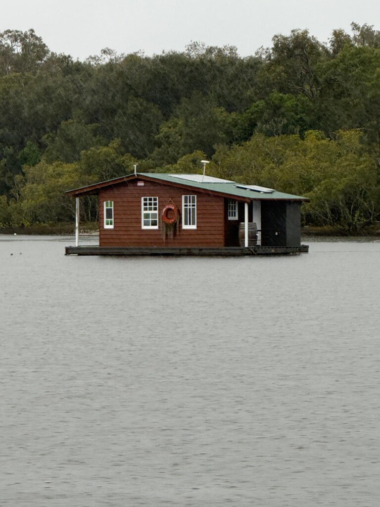 Types of houseboats or floating homes Types of houseboats or floating homes