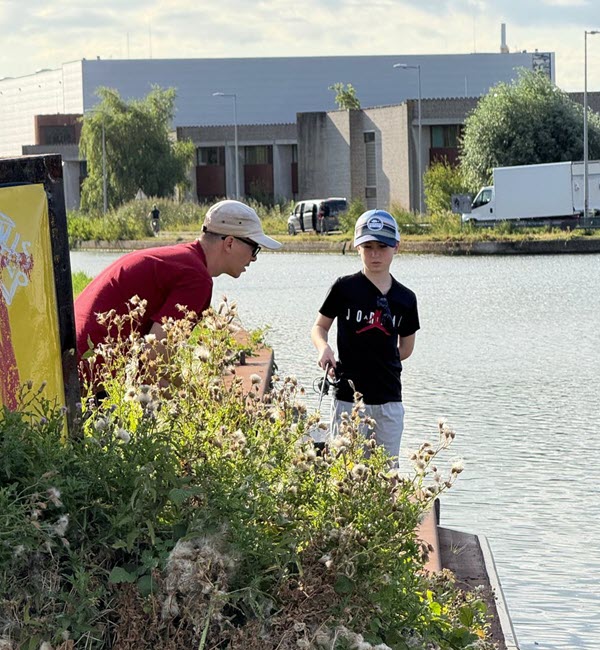 Andrew of Urban Fish Guide providing tips on fishing techniques